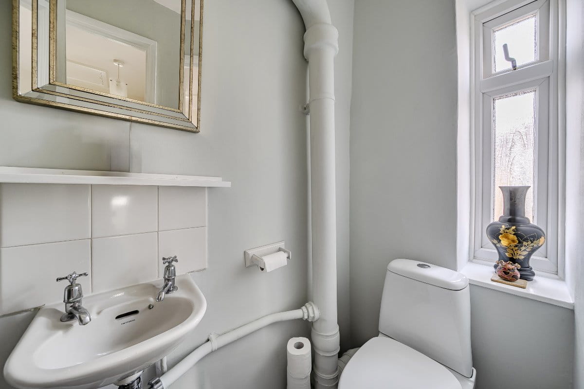 4 bedroom house, Latchmere Close, Richmond TW10 - Available