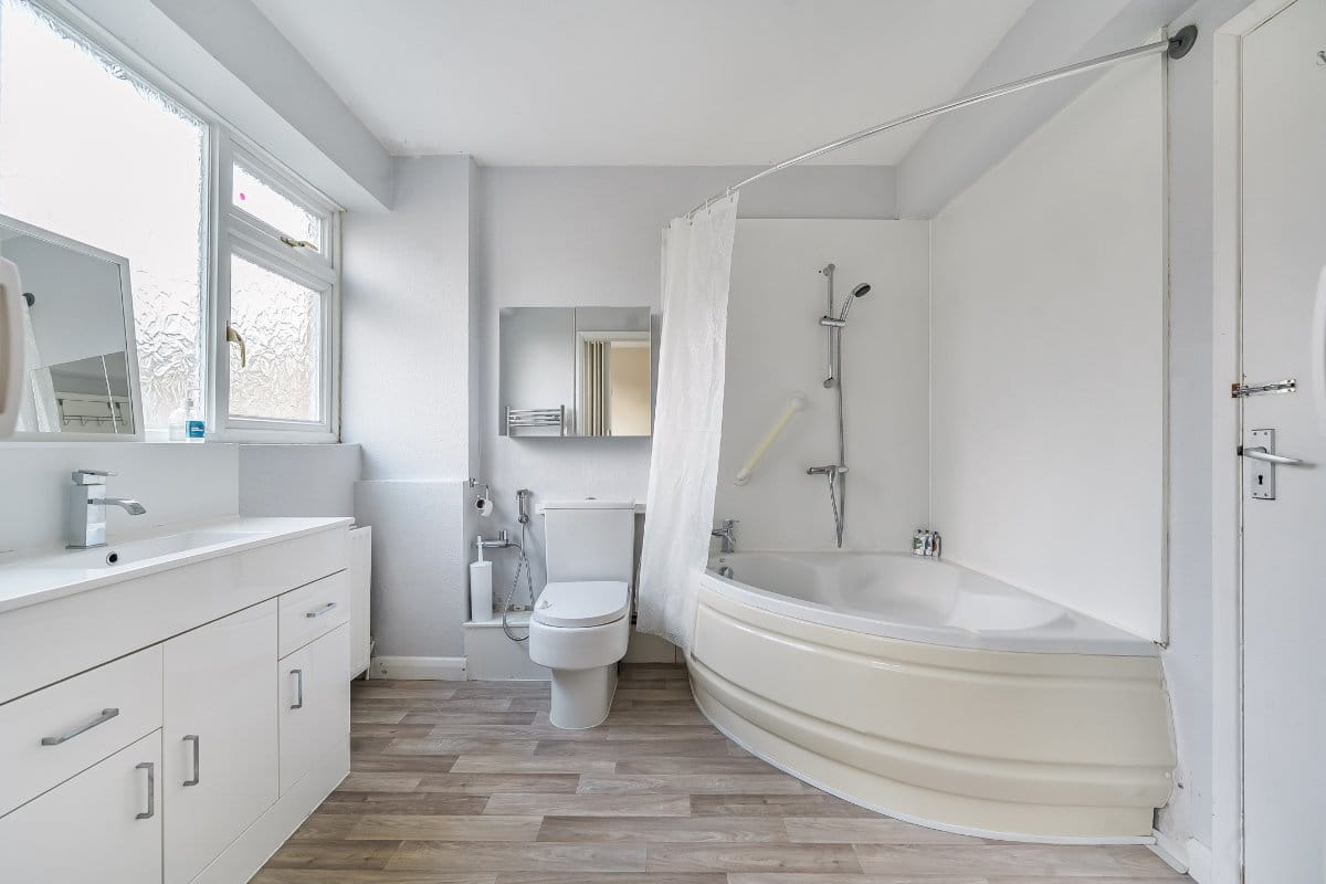 4 bedroom house, Breamwater Gardens, Richmond TW10 - Available