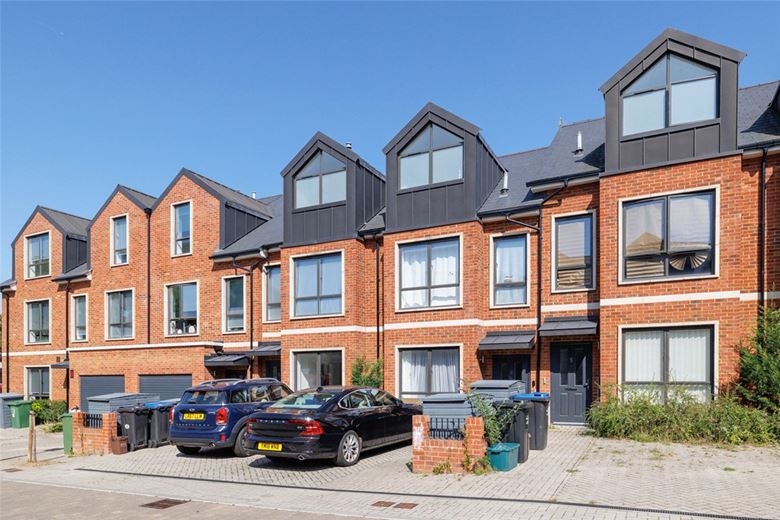 3 bedroom house, Harlow Gardens, Kingston upon Thames KT1