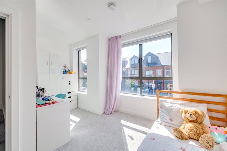 3 bedroom house, Harlow Gardens, Kingston upon Thames KT1