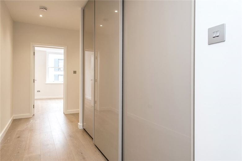 1 bedroom flat, King Street, Hammersmith W6 - Let Agreed