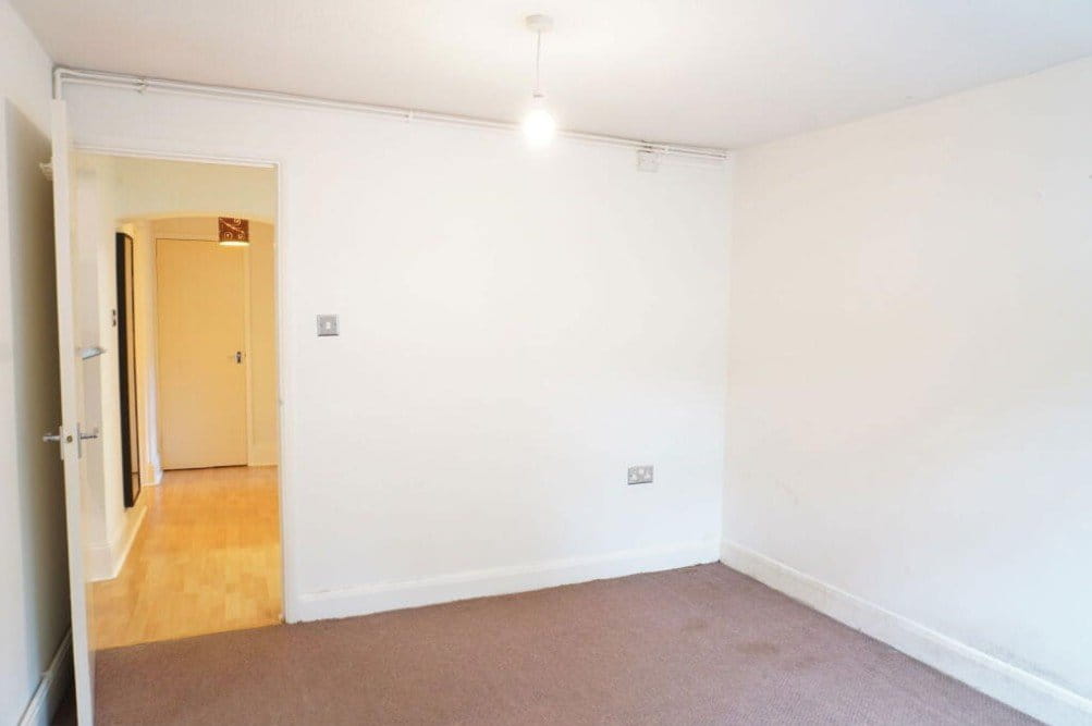 1 bedroom flat, Portsmouth Road, Esher KT10 - Let Agreed