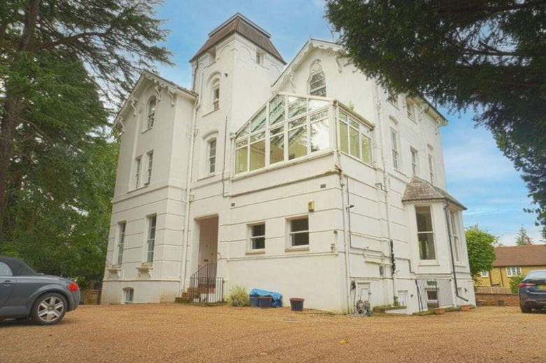 1 bedroom flat, Portsmouth Road, Esher KT10 - Let Agreed