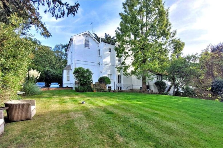 1 bedroom flat, Portsmouth Road, Esher KT10 - Let Agreed