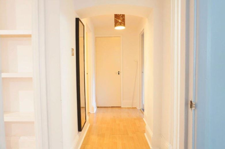 1 bedroom flat, Portsmouth Road, Esher KT10 - Let Agreed