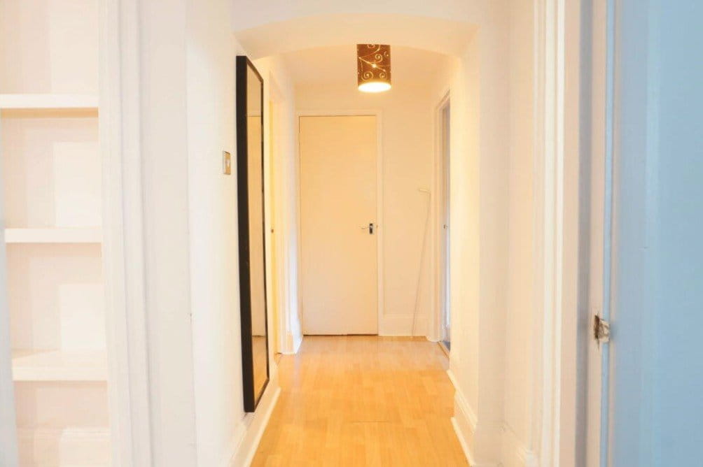 1 bedroom flat, Portsmouth Road, Esher KT10 - Let Agreed