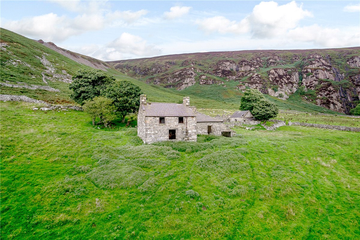 329 acres House, Llithfaen, Pwllheli LL53 - Available