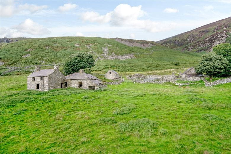 329 acres House, Llithfaen, Pwllheli LL53 - Available