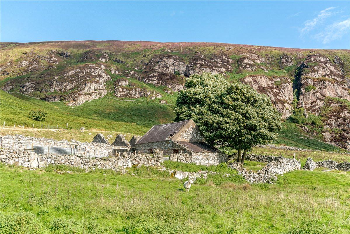 329 acres House, Llithfaen, Pwllheli LL53 - Available