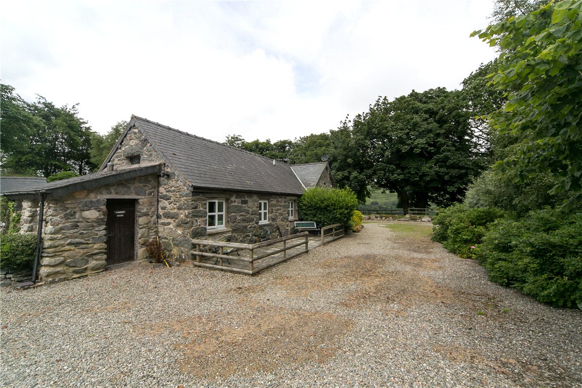  bedroom house, Sarnau, Bala LL23 - Available