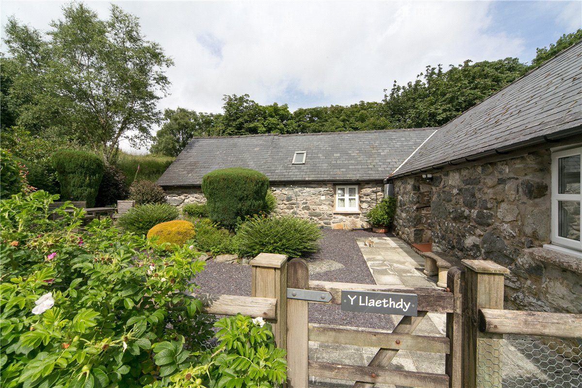  bedroom house, Sarnau, Bala LL23 - Available