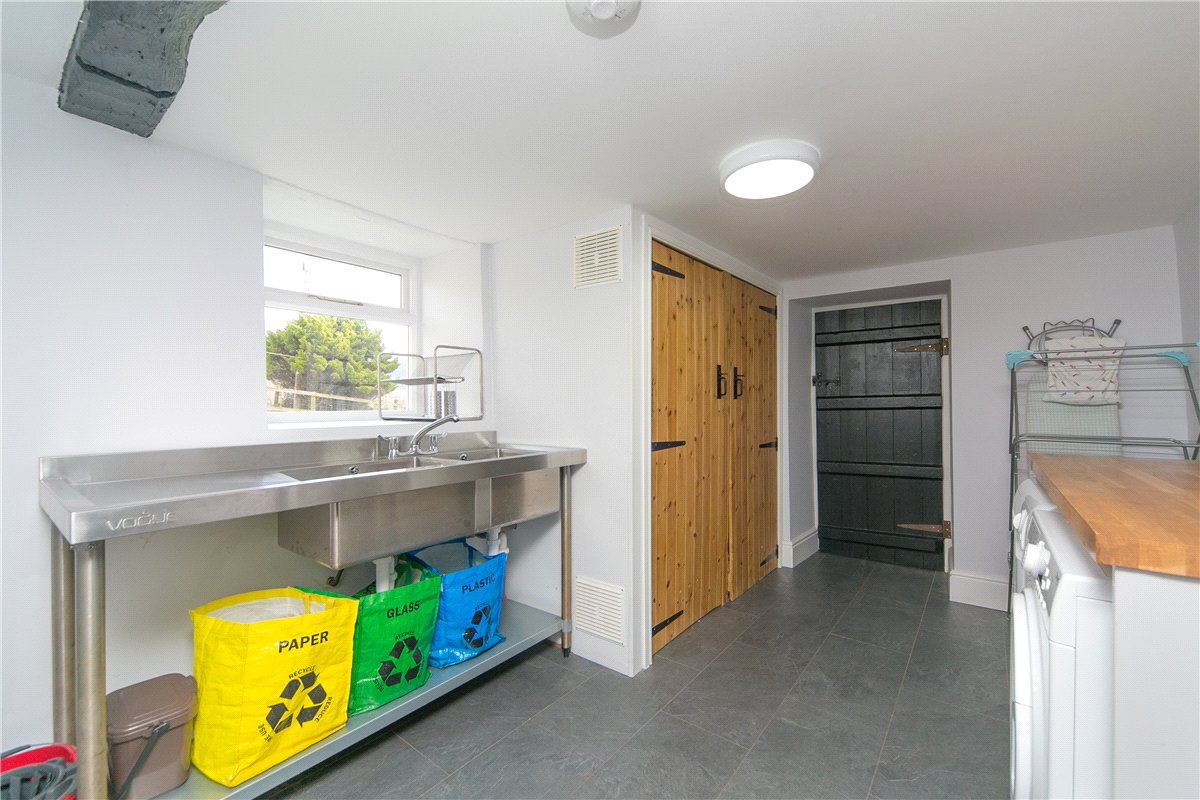  bedroom house, Ynys, Talsarnau LL47 - Available