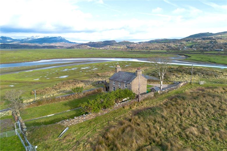  bedroom house, Ynys, Talsarnau LL47 - Available