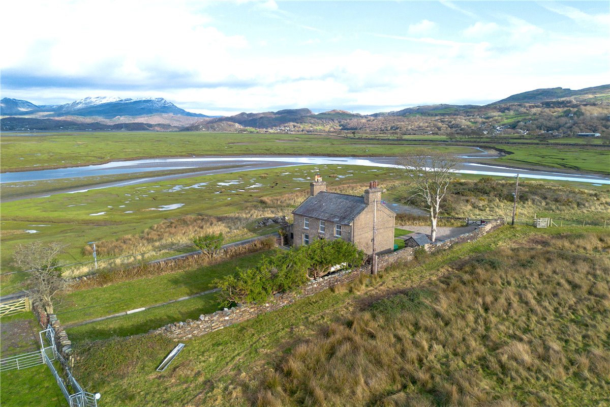  bedroom house, Ynys, Talsarnau LL47 - Available