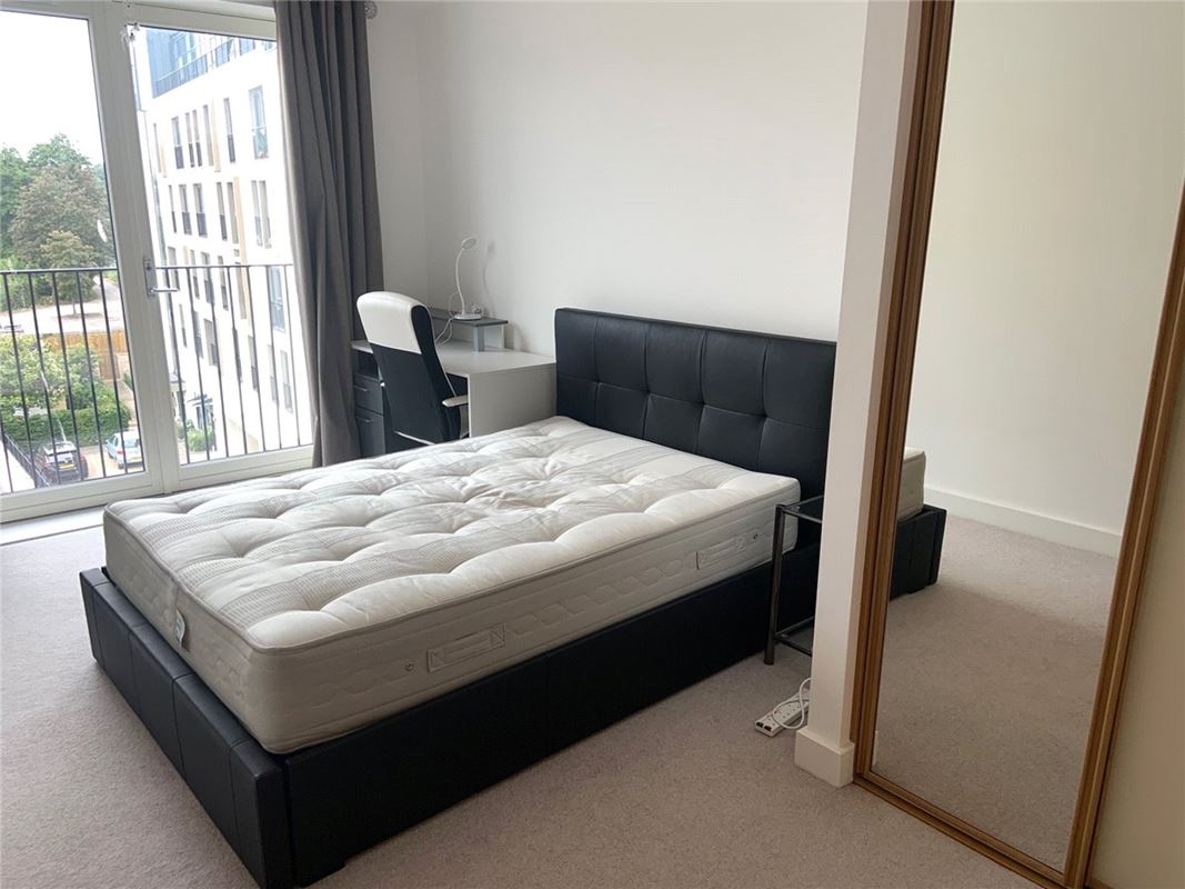 2 bedroom flat, Midland Road, Bath BA2 - Available