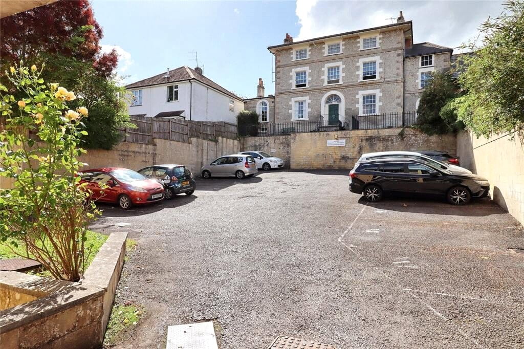 2 bedroom flat, High Street, Weston BA1 - Let Agreed