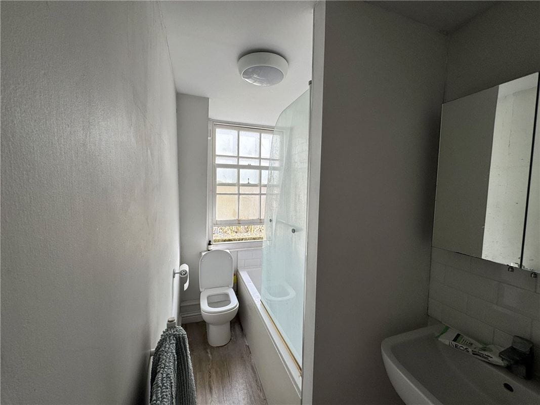 1 bedroom flat, Monmouth Street, Bath BA1