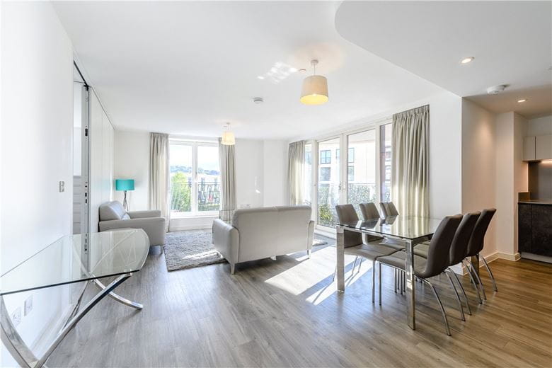 2 bedroom flat, Victoria Bridge Road, Bath BA2 - Available