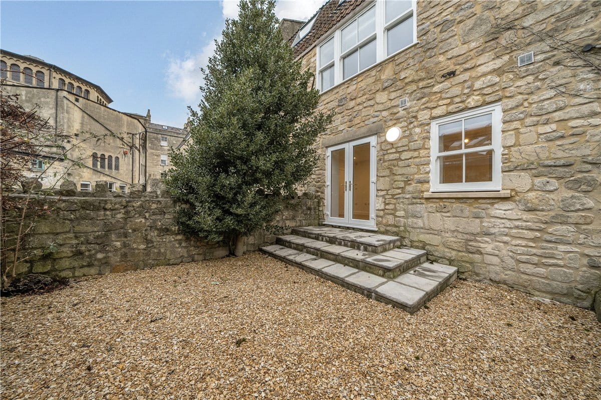 1 bedroom flat, Palace Yard Mews, Bath BA1 - Let Agreed