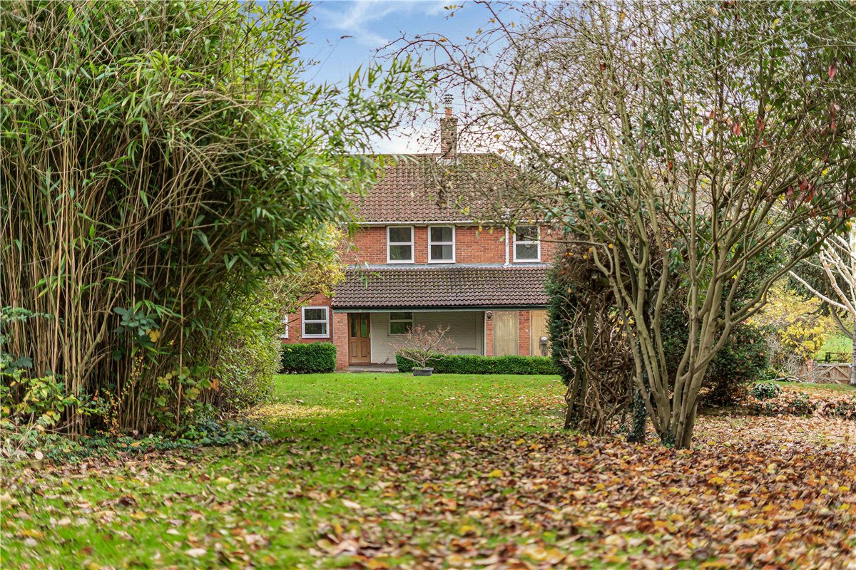 3 bedroom house, Vicarage Road, Stoneleigh CV8 - Available