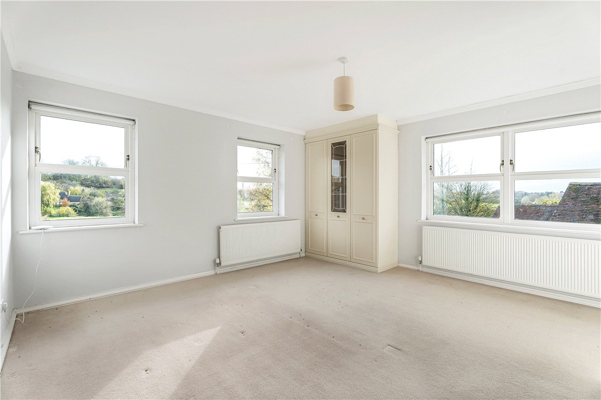 3 bedroom house, Vicarage Road, Stoneleigh CV8 - Available