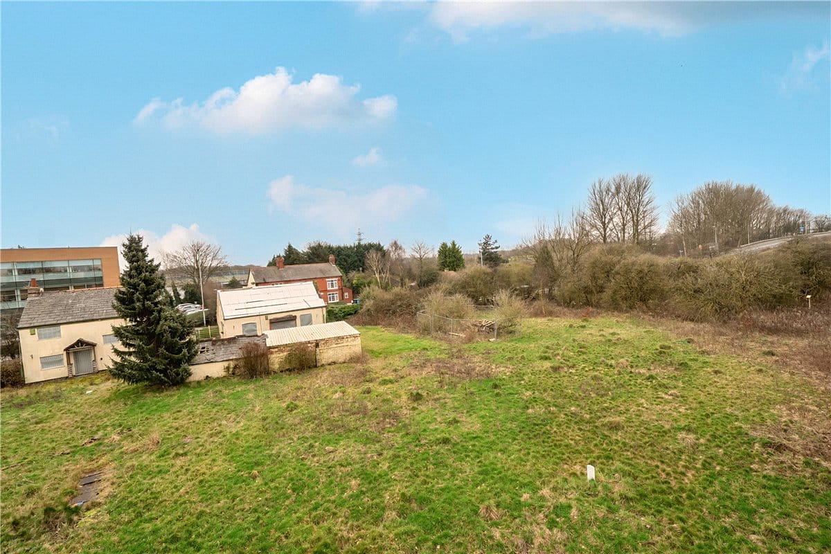 1.2 acres House, Chester Road, Preston Brook WA7 - Available
