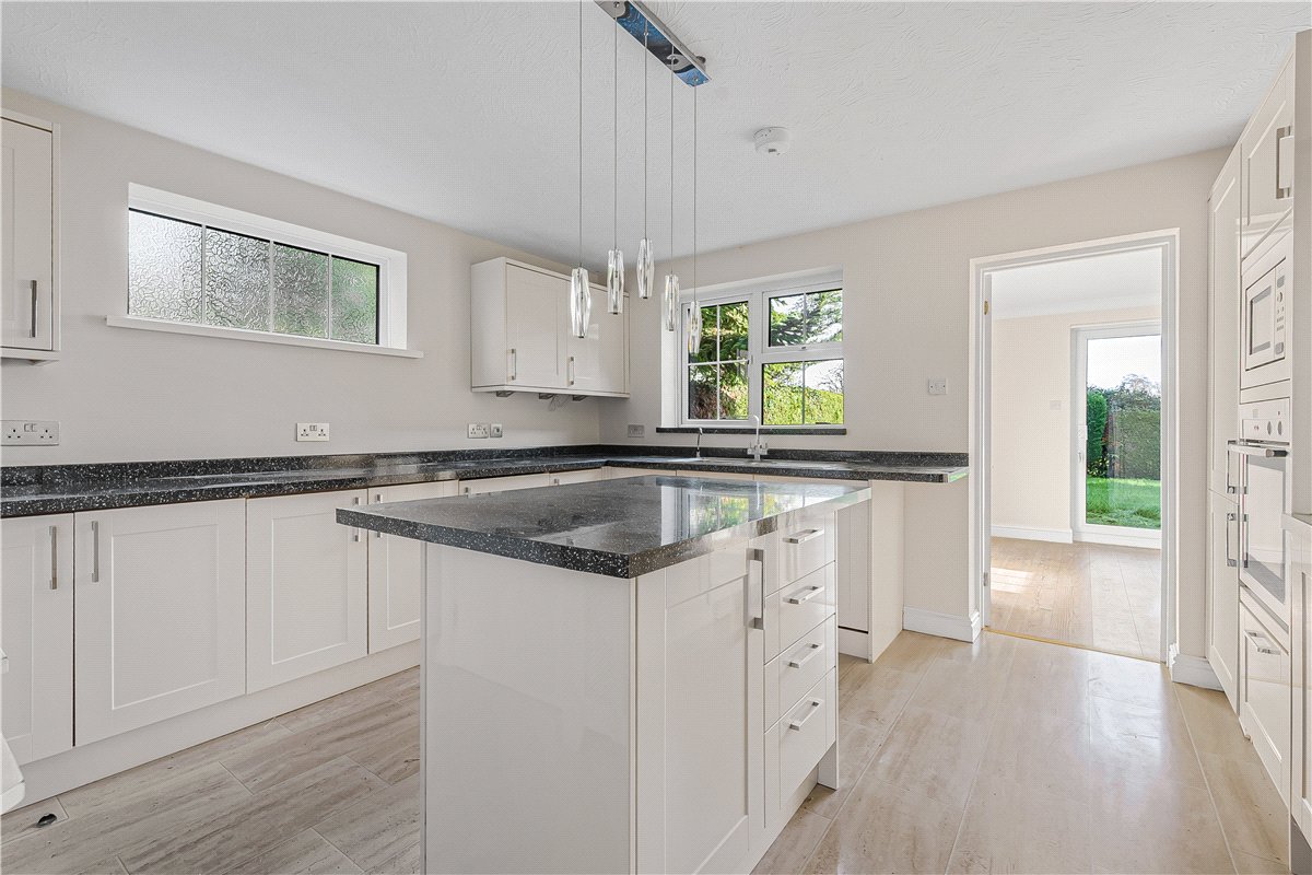 4 bedroom house, Putlowes Drive, Fleet Marston HP18 - Let Agreed