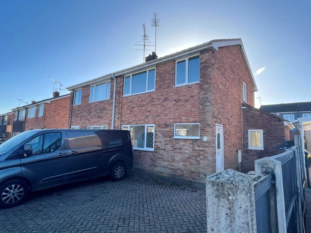 3 bedroom house, Penfold Way, Morton DE55 - Available