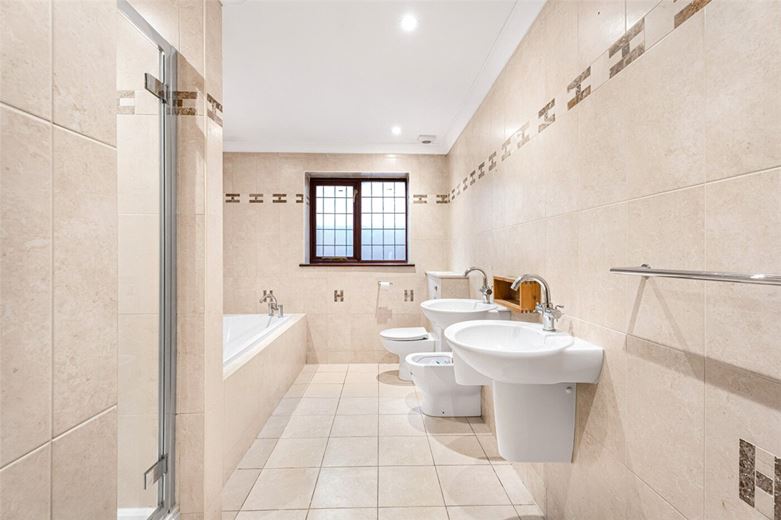 4 bedroom , Nash Lee Lane, Wendover HP22 - Available