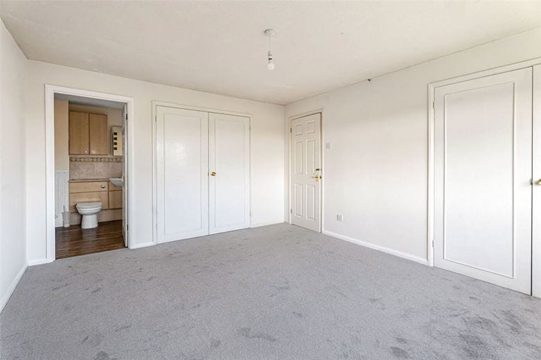 4 bedroom house, Grange Close, Twyford MK18 - Available