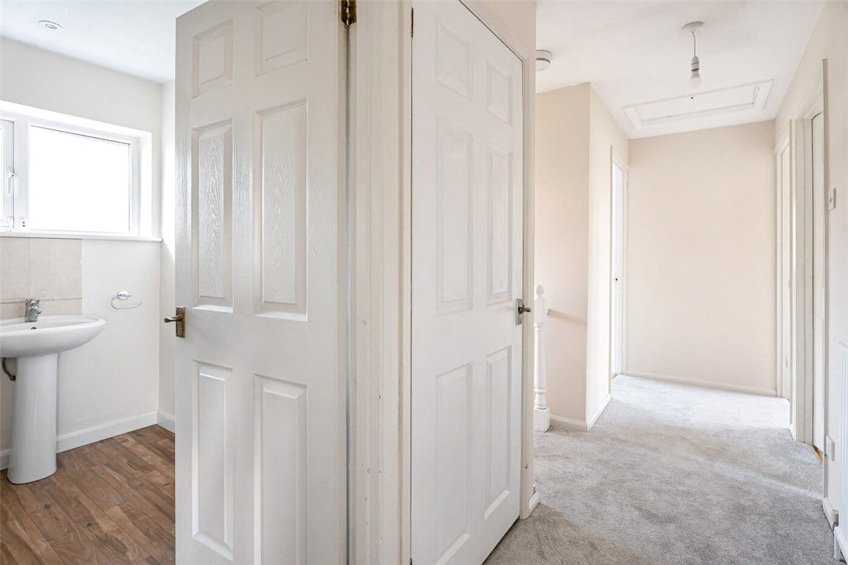 4 bedroom house, Grange Close, Twyford MK18 - Available