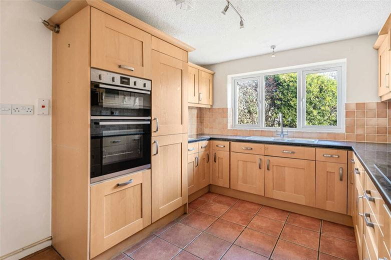 4 bedroom house, Grange Close, Twyford MK18 - Available