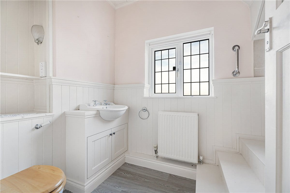 6 bedroom house, Ellesborough Road, Wendover HP22 - Let Agreed