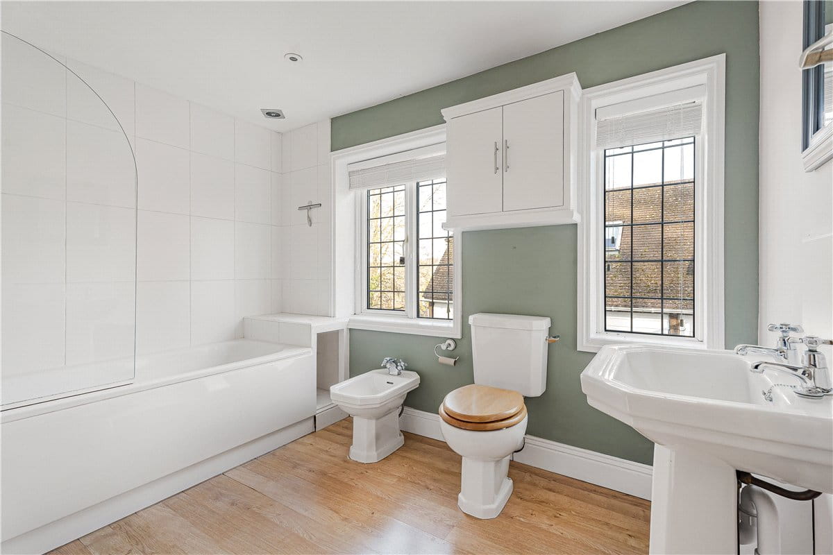 6 bedroom house, Ellesborough Road, Wendover HP22 - Let Agreed