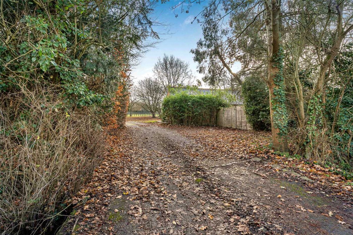 4 bedroom bungalow, Nash Lee Lane, Wendover HP22 - Let Agreed