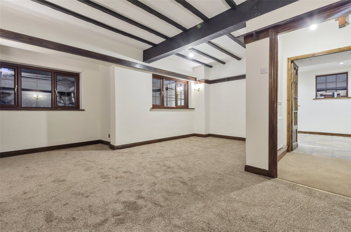 4 bedroom house, Chesterfield Road, Barlborough S43 - Available