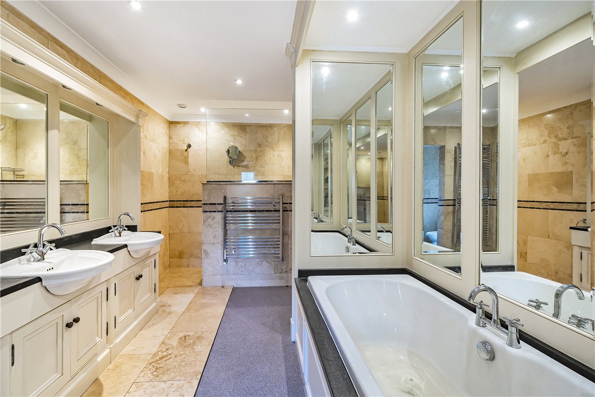 6 bedroom house, Towers Lane, Crofton WF4 - Let Agreed