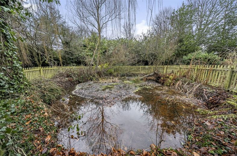 4 bedroom house, Pontefract Road, Crofton WF4 - Available