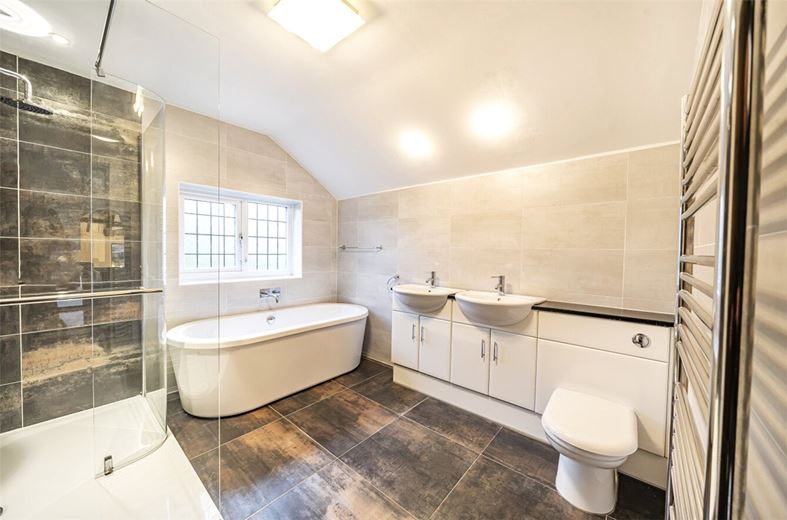 4 bedroom house, Pontefract Road, Crofton WF4 - Available