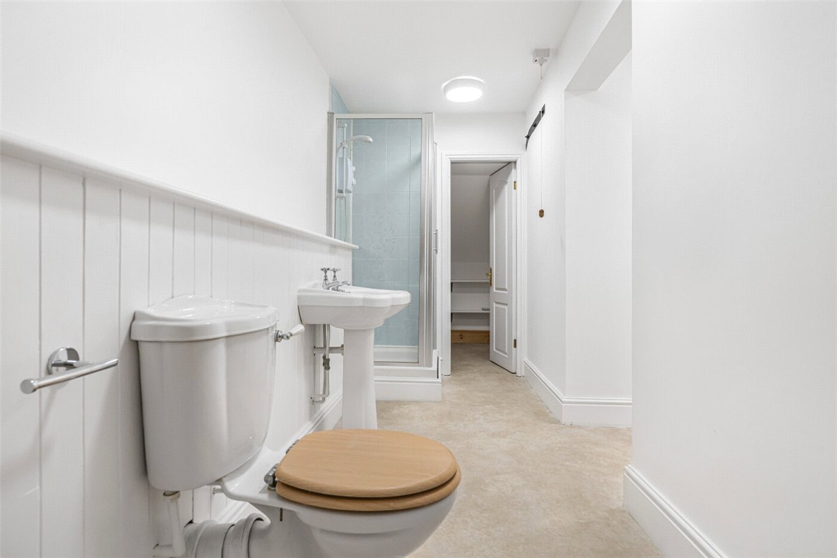 4 bedroom cottage, Yew Tree Court, Nantwich Road CW10 - Available