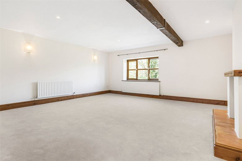 4 bedroom cottage, Yew Tree Court, Nantwich Road CW10 - Available