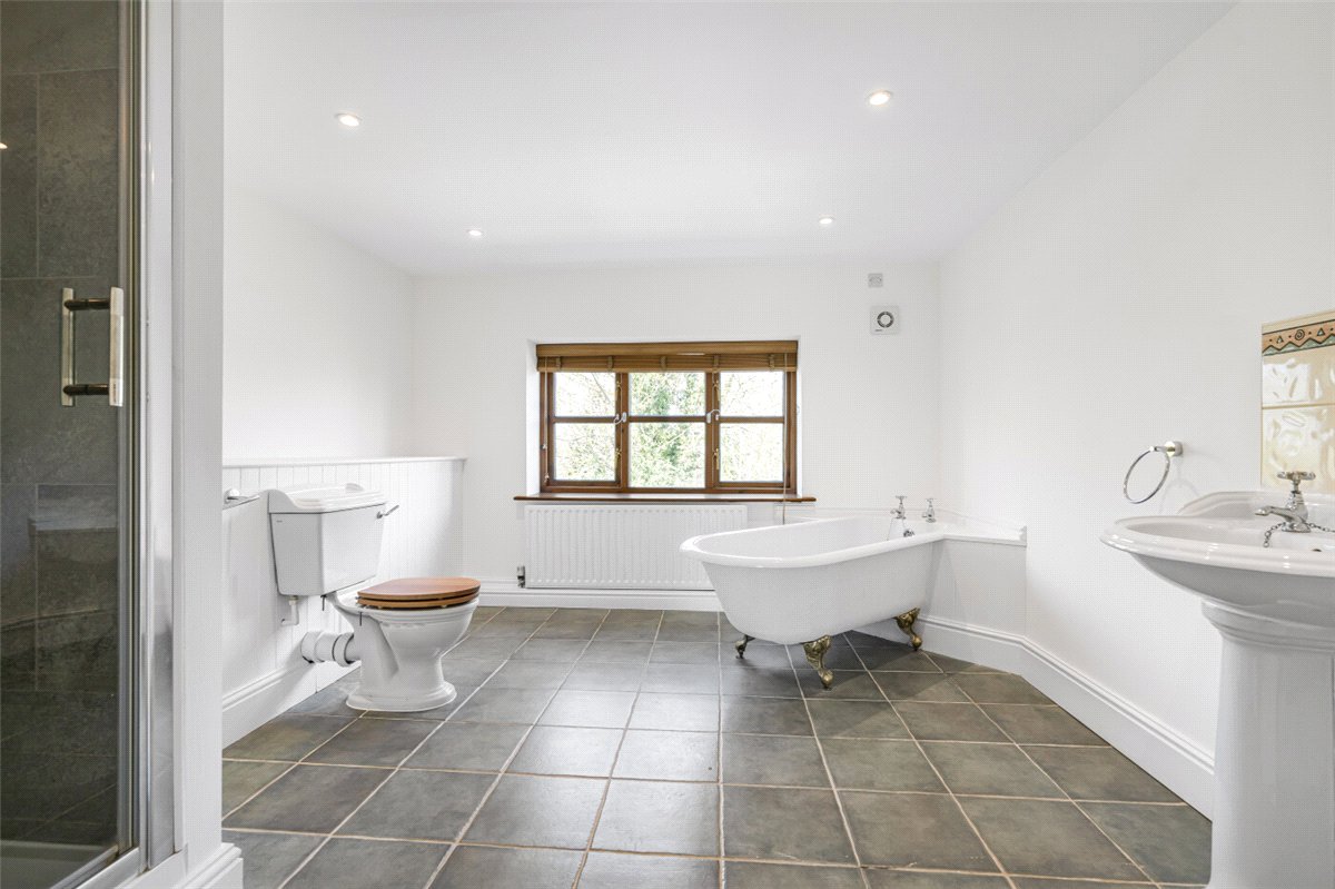 4 bedroom cottage, Yew Tree Court, Nantwich Road CW10 - Available