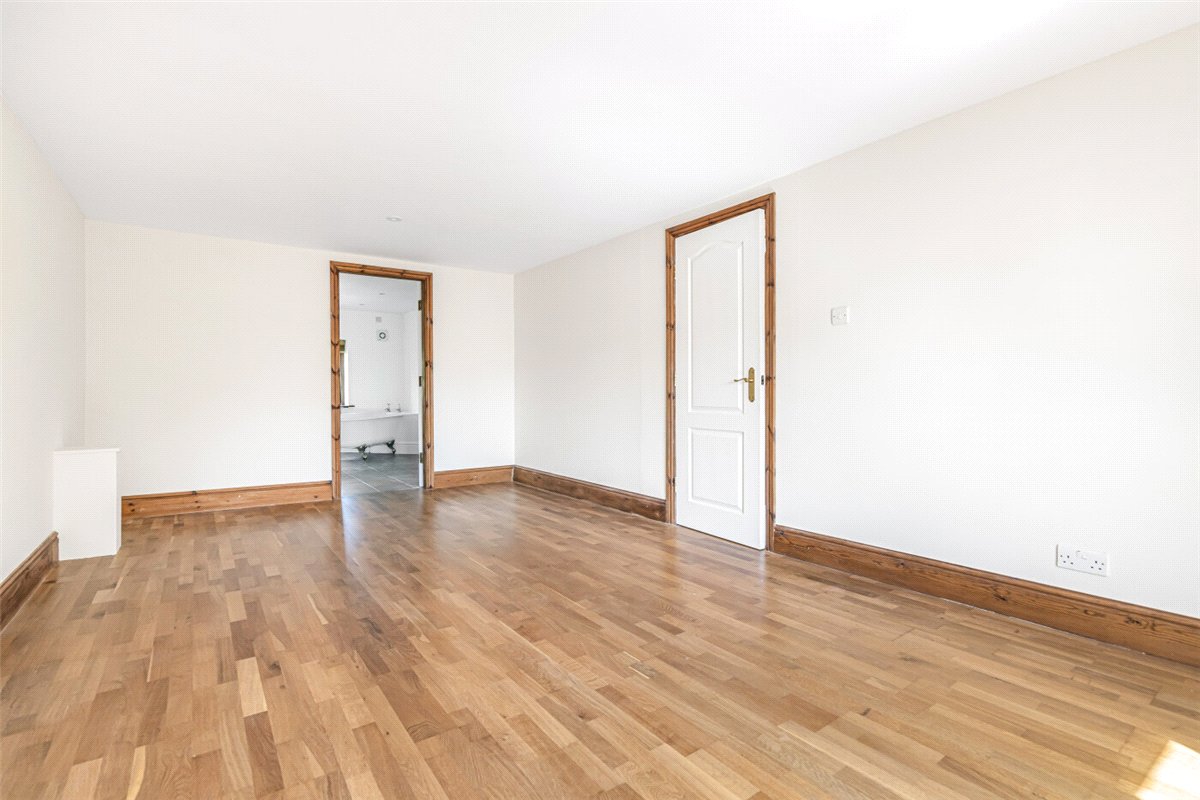 4 bedroom cottage, Yew Tree Court, Nantwich Road CW10 - Available