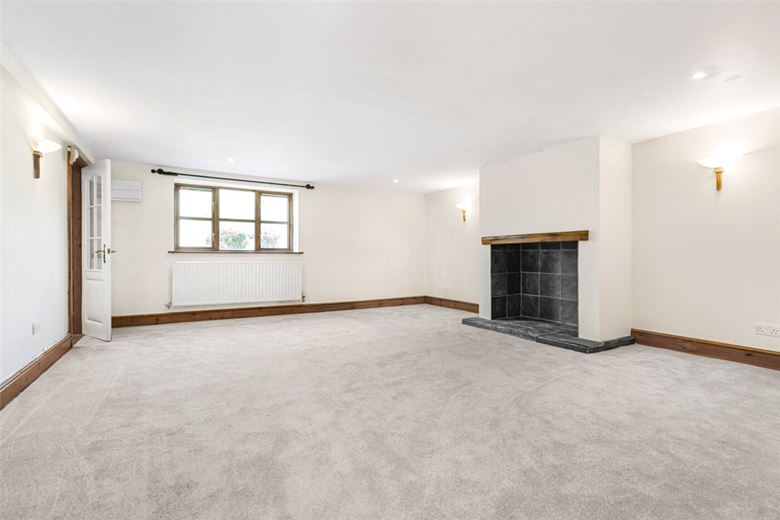 4 bedroom cottage, Yew Tree Court, Nantwich Road CW10 - Available