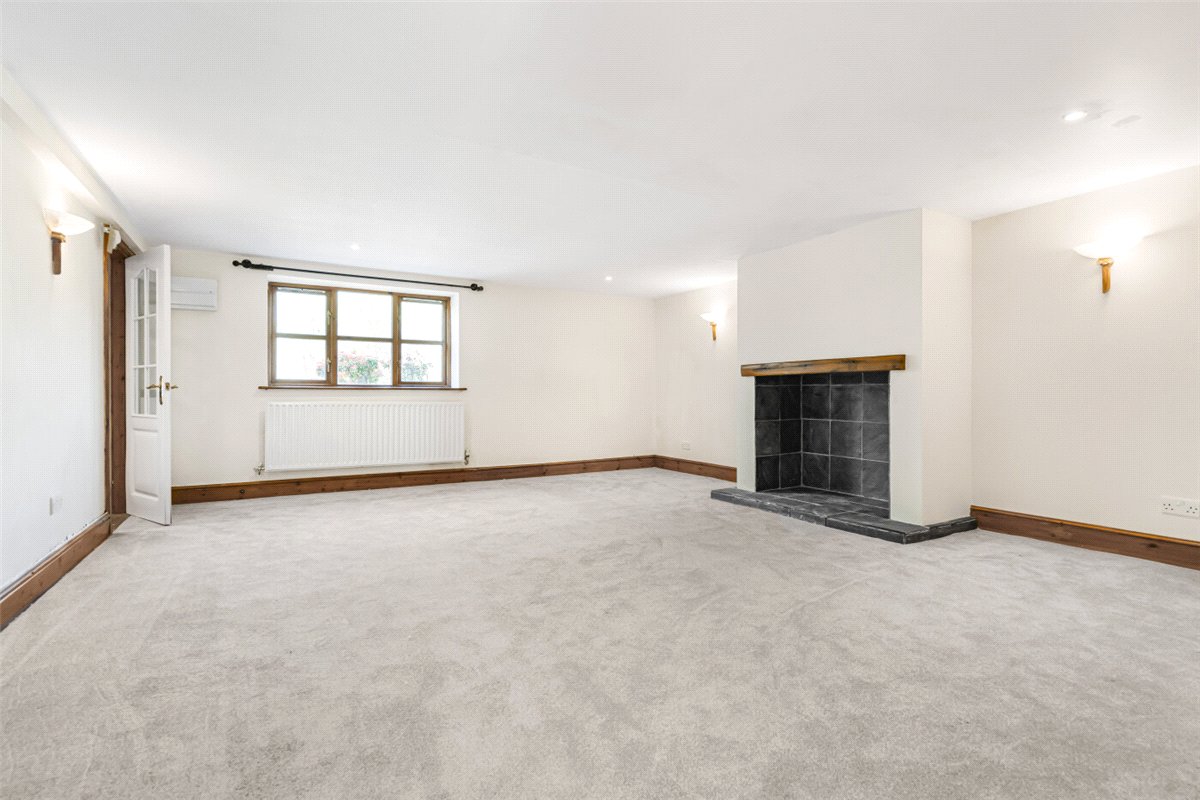 4 bedroom cottage, Yew Tree Court, Nantwich Road CW10 - Available