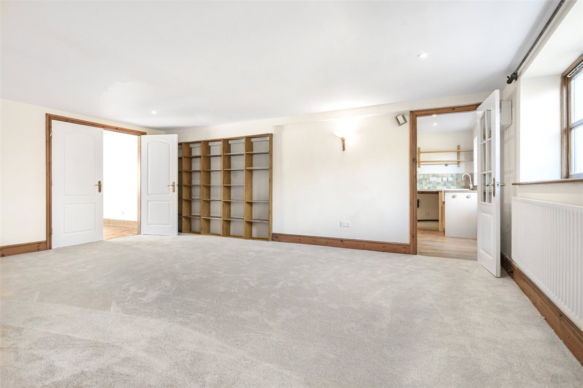 4 bedroom cottage, Yew Tree Court, Nantwich Road CW10 - Available