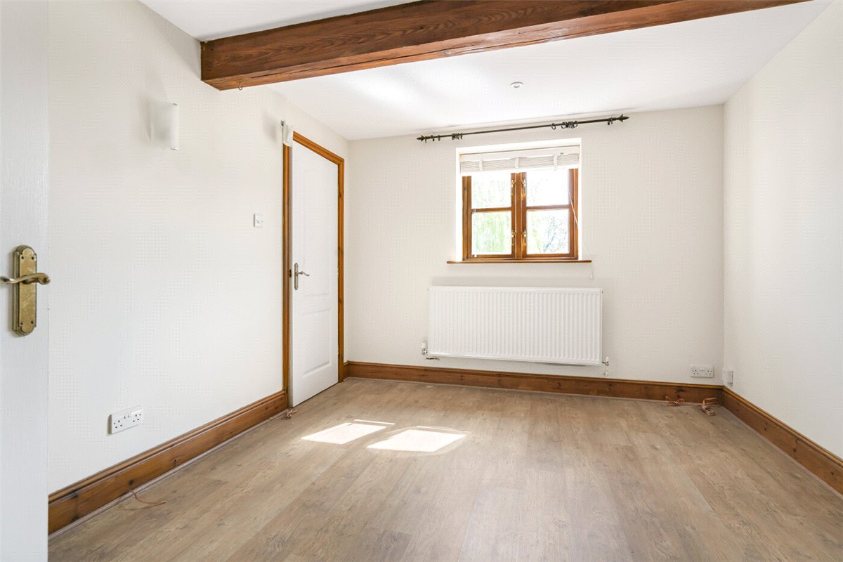 4 bedroom cottage, Yew Tree Court, Nantwich Road CW10 - Available