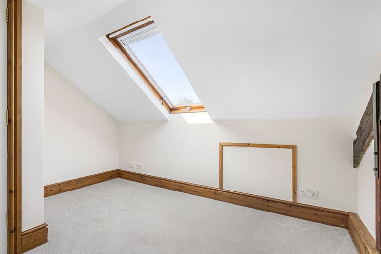 4 bedroom cottage, Yew Tree Court, Nantwich Road CW10 - Available