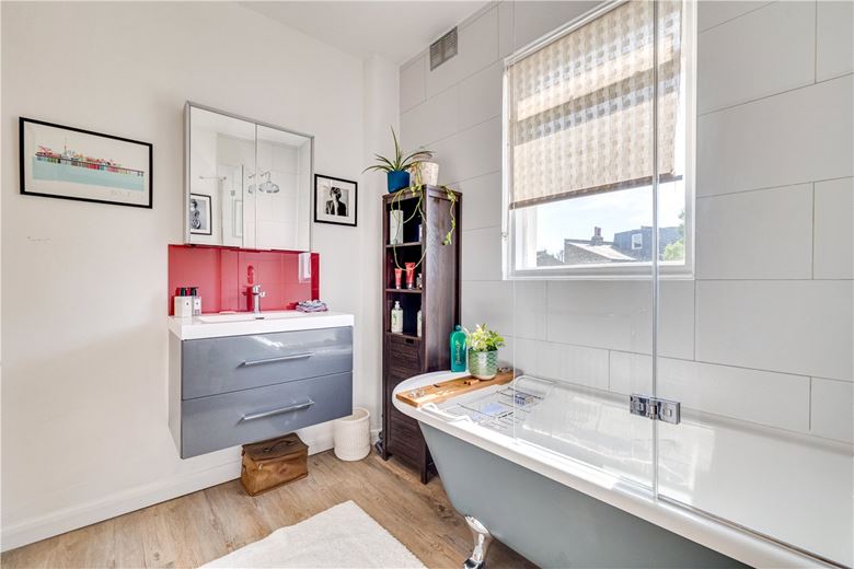 3 bedroom flat, Queensmill Road, London SW6 - Available
