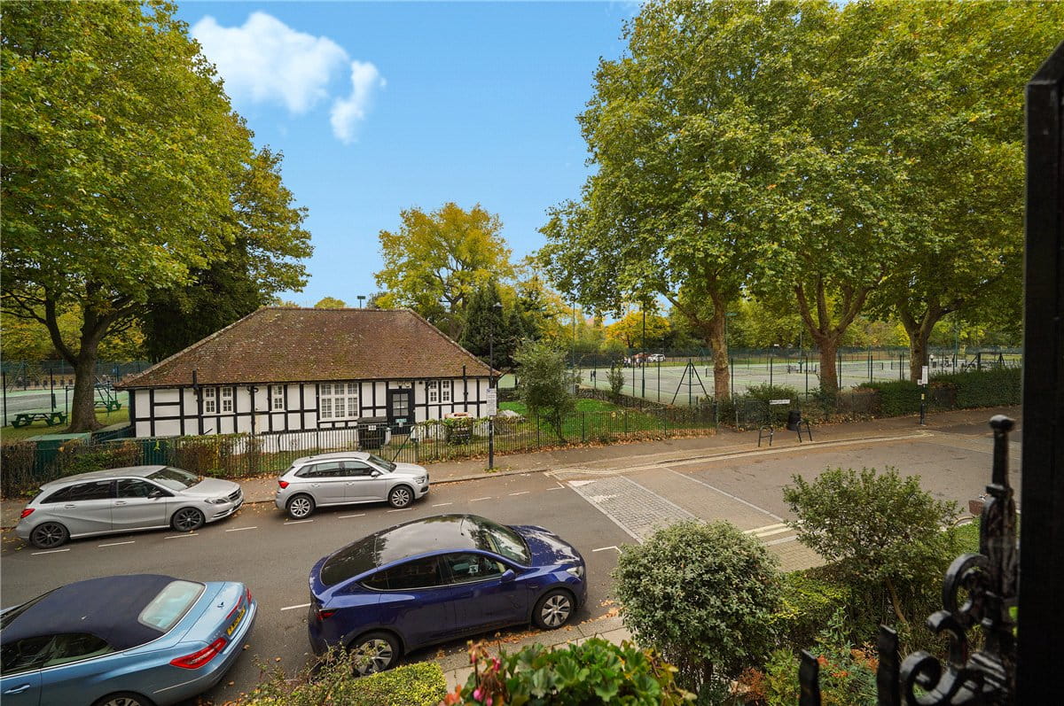 3 bedroom flat, Bishops Mansions, Fulham SW6 - Sold STC